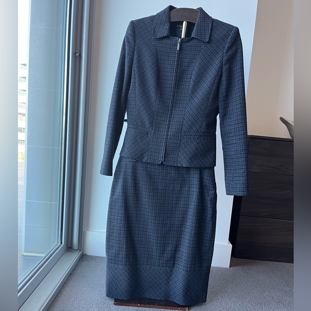 Chic modern skirt suit (2 pieces)